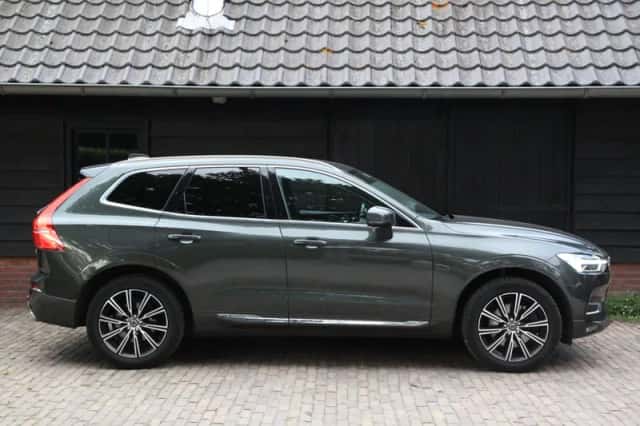 Volvo XC60 (2018) thumbnail 3