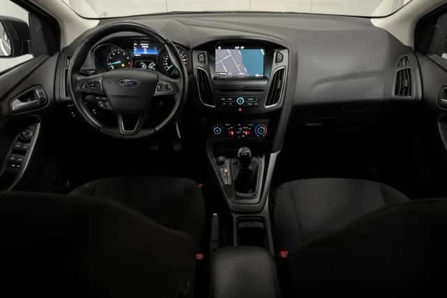 Ford Focus (2018) thumbnail 3