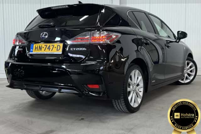 Lexus CT (2015) thumbnail 2