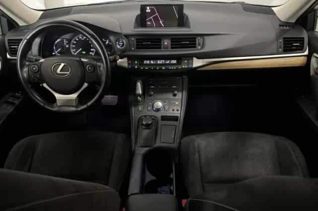 Lexus CT (2015) thumbnail 3