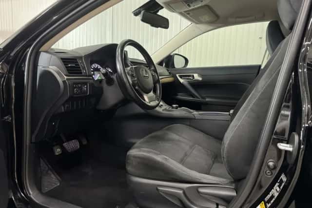 Lexus CT (2015) thumbnail 6