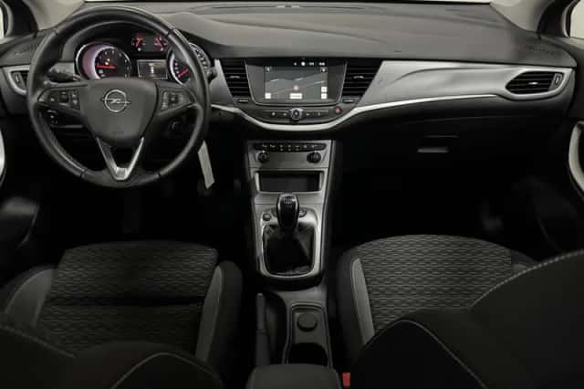 Opel Astra (2021) thumbnail 3