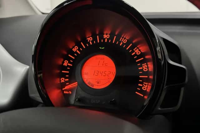 Peugeot 108 (2014) thumbnail 4