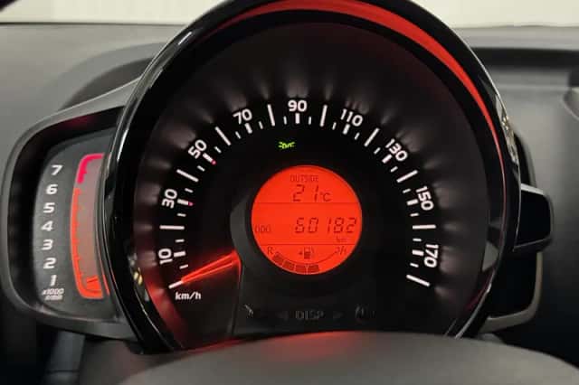 Peugeot 108 (2021) thumbnail 4