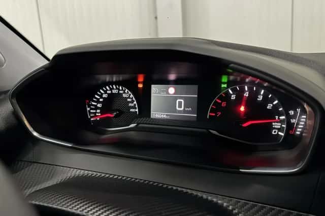 Peugeot 2008 (2021) thumbnail 4