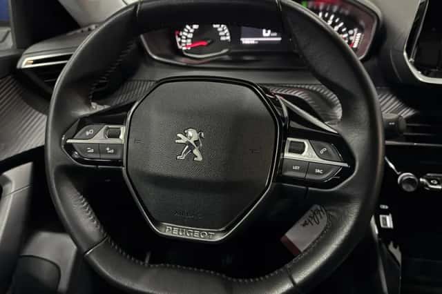 Peugeot 2008 (2021) thumbnail 5