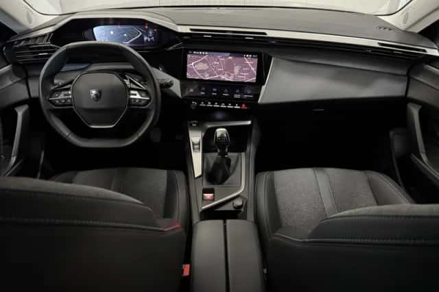 Peugeot 308 (2023) thumbnail 3