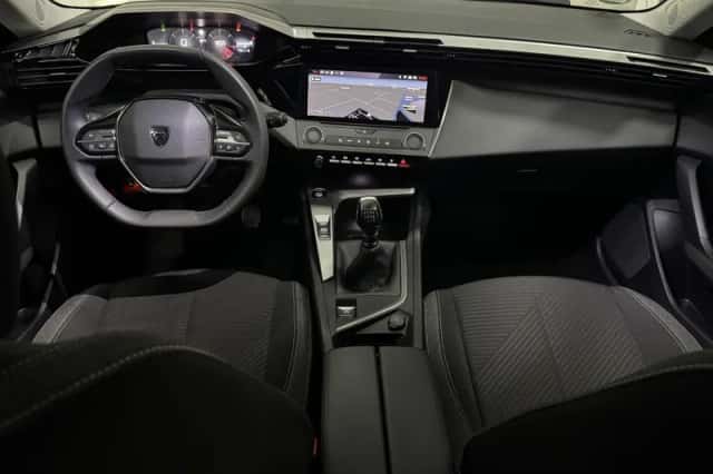 Peugeot 308 (2022) thumbnail 3