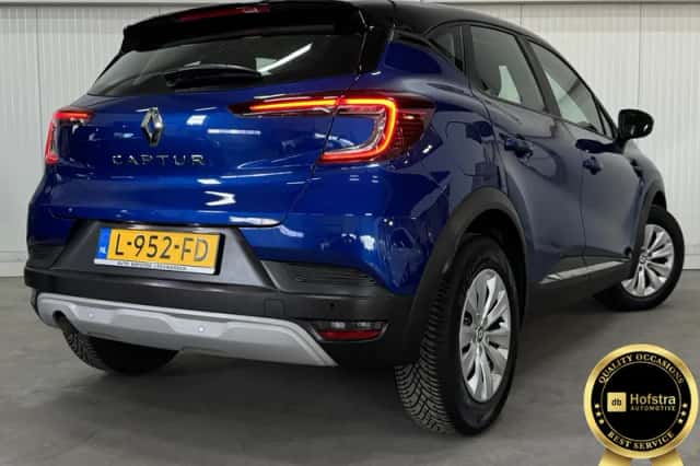 Renault Captur (2021) thumbnail 2