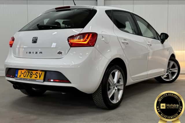 SEAT Ibiza (2015) thumbnail 2