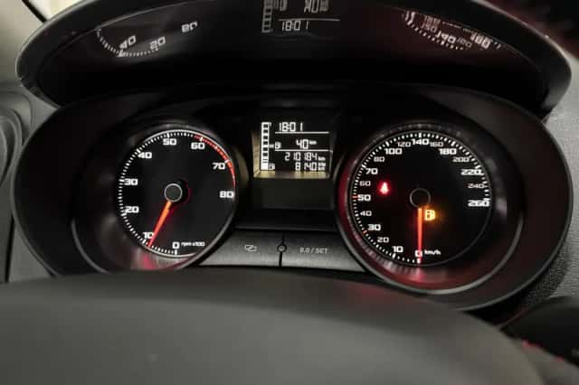 SEAT Ibiza (2015) thumbnail 4
