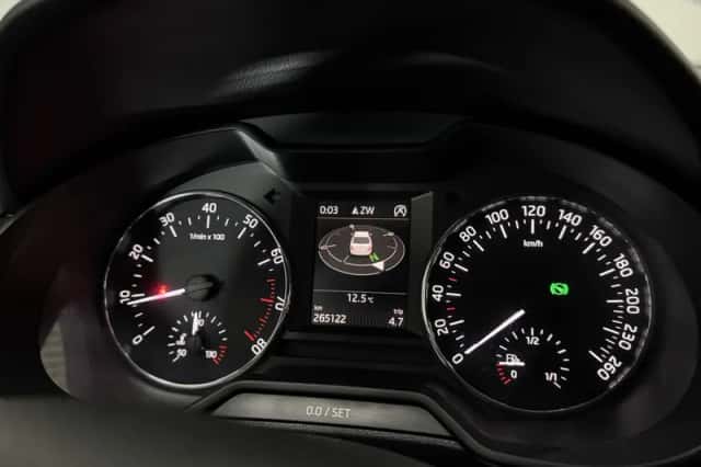 Škoda Octavia (2013) thumbnail 4