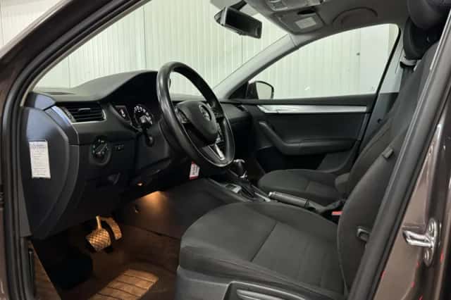 Škoda Octavia (2013) thumbnail 6