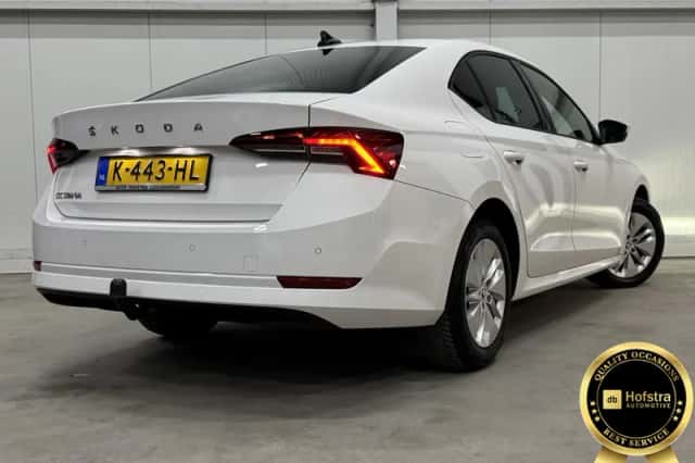 Škoda Octavia (2021) thumbnail 2