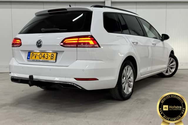 Volkswagen Golf (2017) thumbnail 2