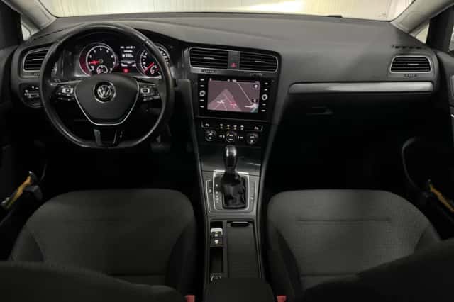 Volkswagen Golf (2017) thumbnail 4