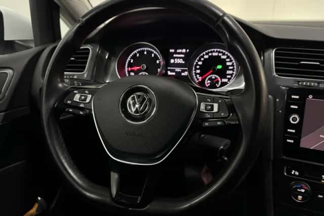 Volkswagen Golf (2017) thumbnail 6