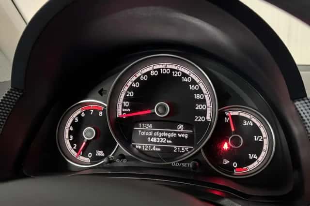 Volkswagen Up (2021) thumbnail 4