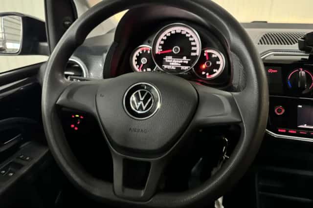 Volkswagen Up (2021) thumbnail 5
