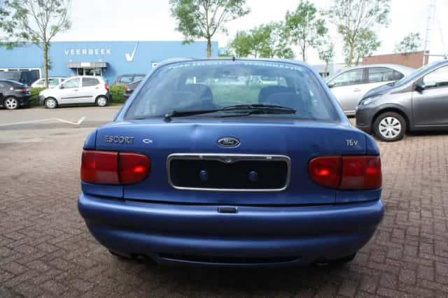 Ford Escort (1996) thumbnail 5