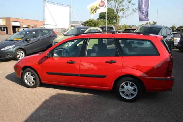 Ford Focus (2002) thumbnail 3