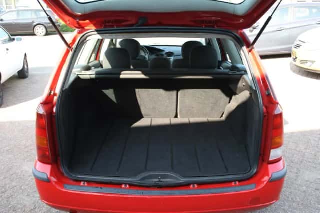 Ford Focus (2002) thumbnail 6