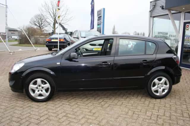 Opel Astra (2007) thumbnail 3