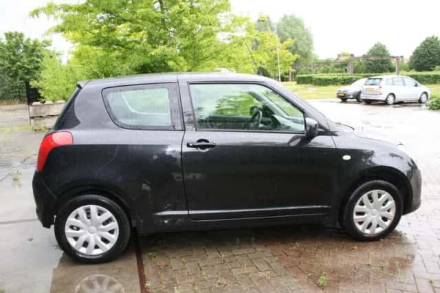 Suzuki Swift (2005) thumbnail 4