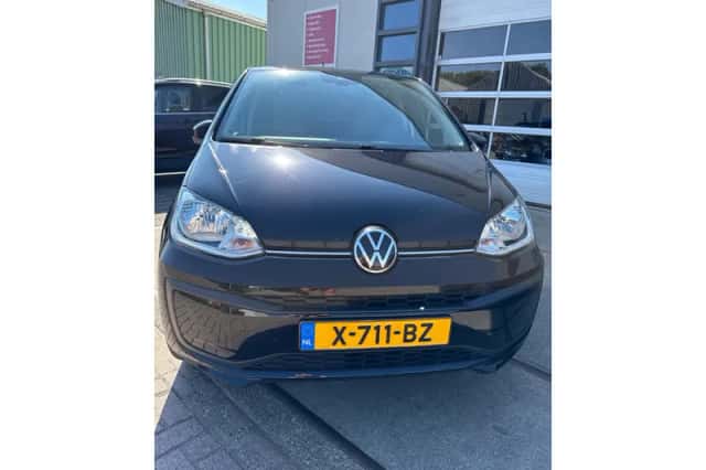 Volkswagen Up! (2023) thumbnail 2