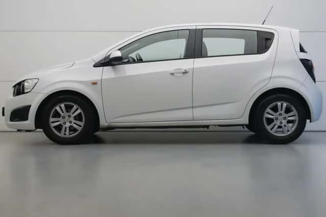 Chevrolet Aveo (2011) thumbnail 2