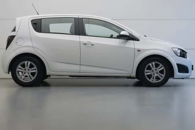 Chevrolet Aveo (2011) thumbnail 5