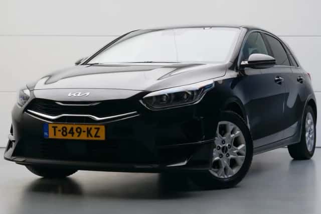 Kia Ceed (2023) thumbnail 1