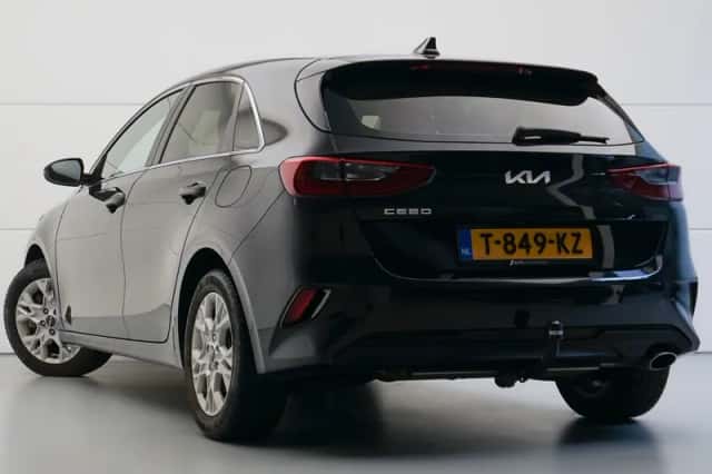 Kia Ceed (2023) thumbnail 3