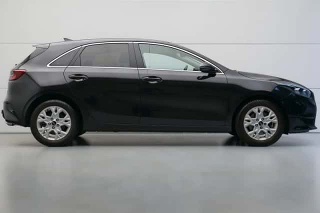 Kia Ceed (2023) thumbnail 5