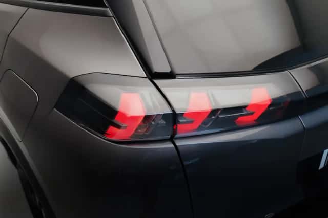 Peugeot 2008 (2021) thumbnail 6