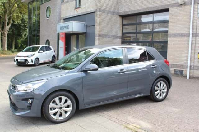 Kia Rio (2021) thumbnail 2