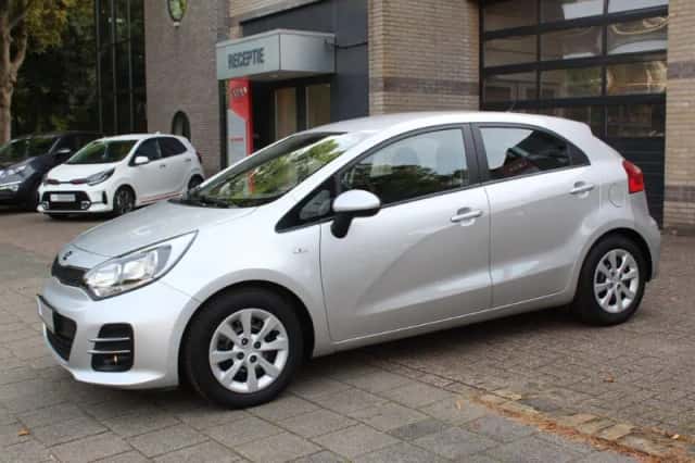 Kia Rio (2016) thumbnail 2