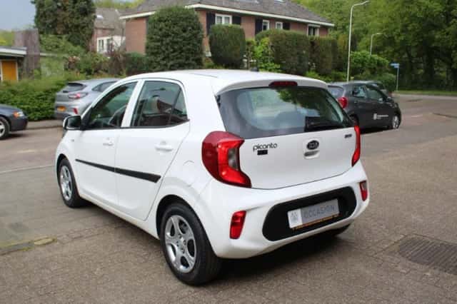 Kia Picanto (2017) thumbnail 3