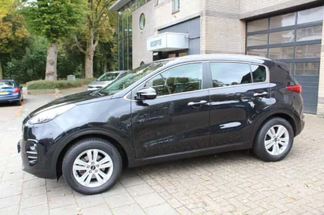 Kia Sportage (2016) thumbnail 2