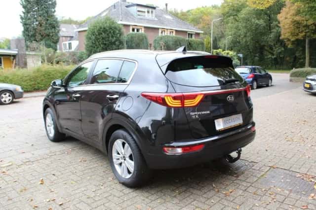 Kia Sportage (2016) thumbnail 3