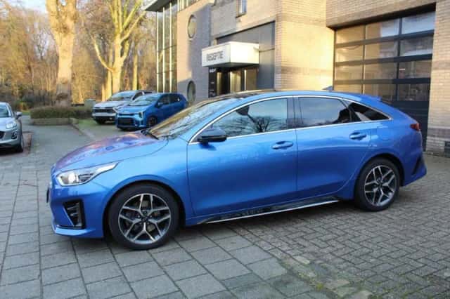 Kia Proceed (2021) thumbnail 2