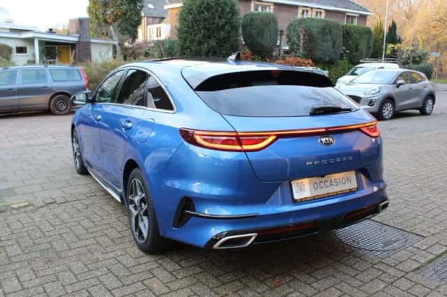 Kia Proceed (2021) thumbnail 3