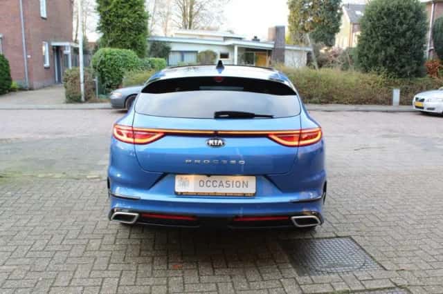 Kia Proceed (2021) thumbnail 4