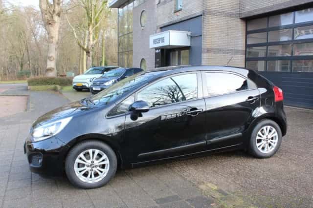 Kia Rio (2014) thumbnail 2