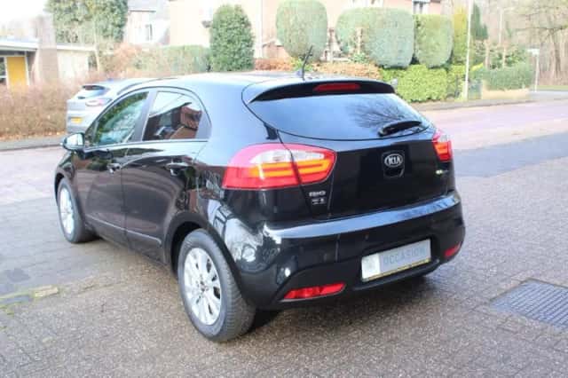 Kia Rio (2014) thumbnail 3