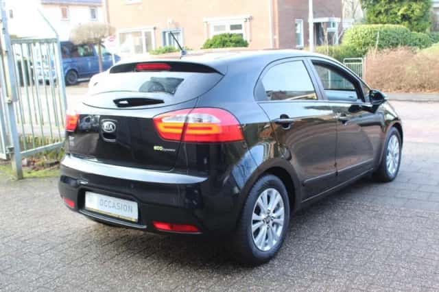 Kia Rio (2014) thumbnail 5