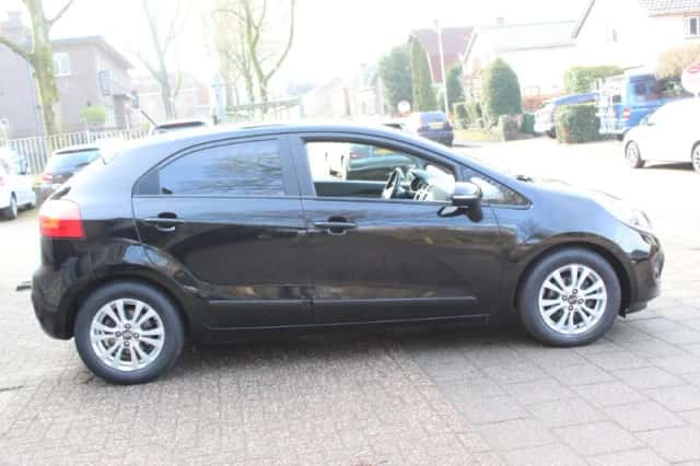 Kia Rio (2014) thumbnail 6