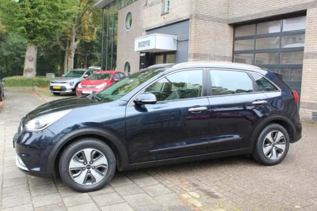 Kia Niro (2018) thumbnail 2
