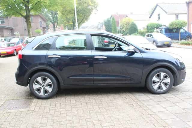Kia Niro (2018) thumbnail 6