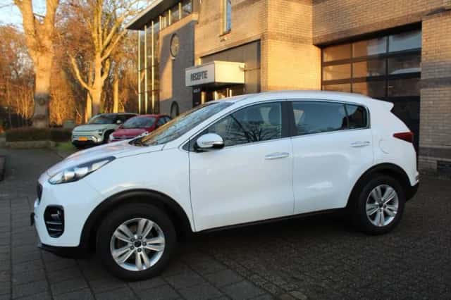 Kia Sportage (2016) thumbnail 2